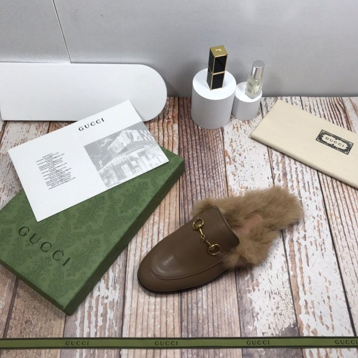 flat fur shoes, size 35-44, with box, SS70-818