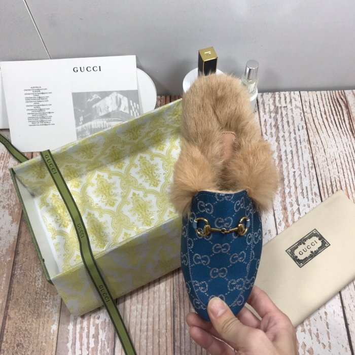 flat fur shoes, size 35-44, with box, SS70-807