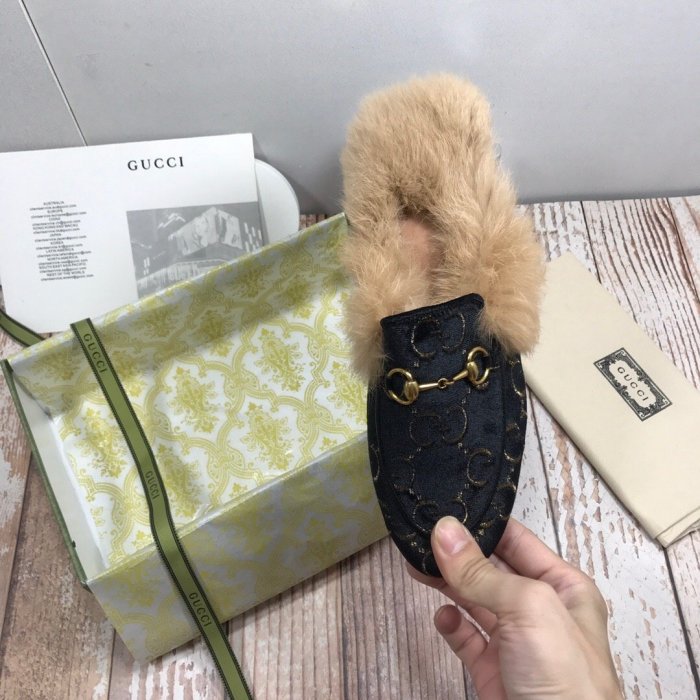 flat fur shoes, size 35-44, with box, SS70-809
