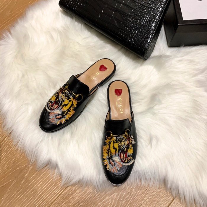 flat sandals slippers shoes  size 35-44,with box, SS60-772