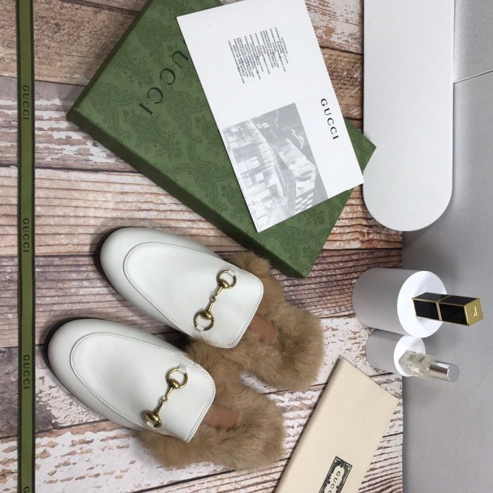 flat fur shoes, size 35-44, with box, SS70-820