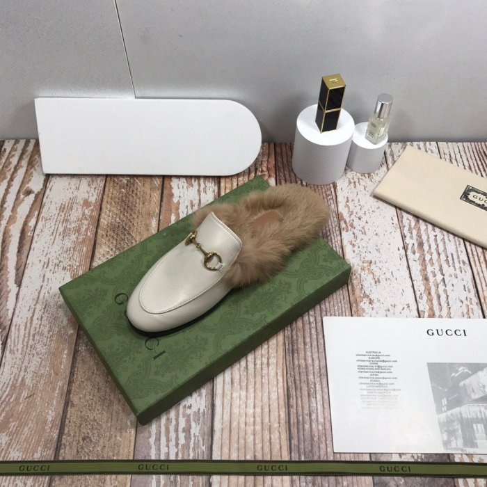 flat fur shoes, size 35-44, with box, SS70-819