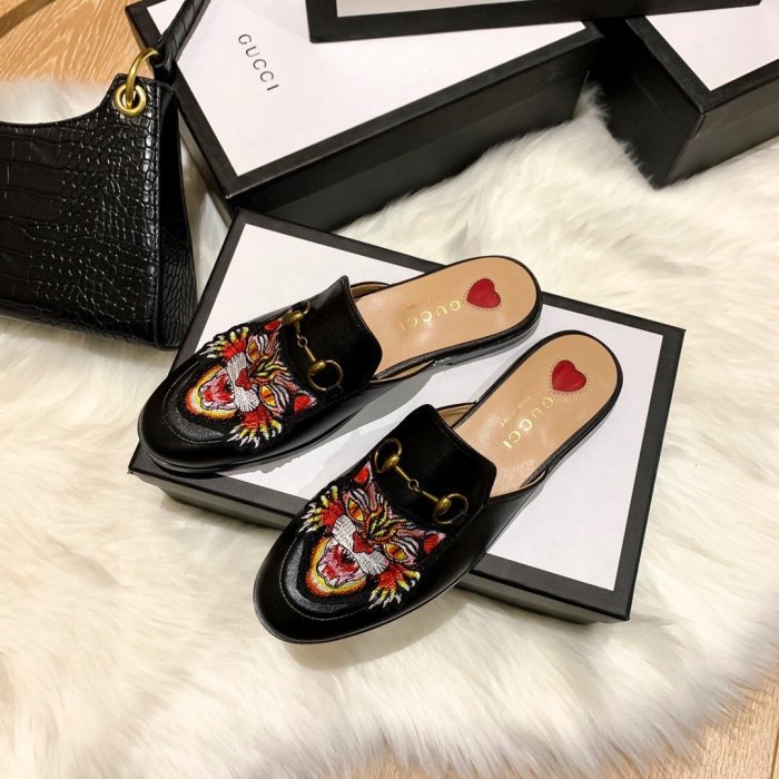 flat sandals slippers shoes  size 35-44, with box, SS60-771