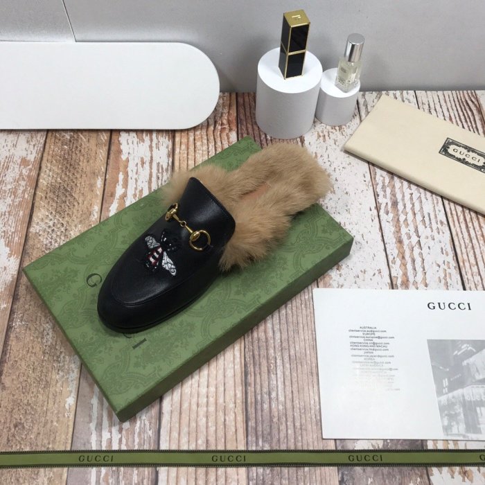 flat fur shoes, size 35-44, with box, SS70-815