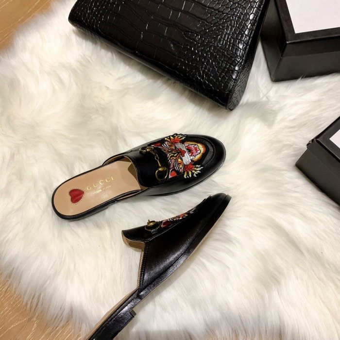 flat sandals slippers shoes  size 35-44, with box, SS60-771