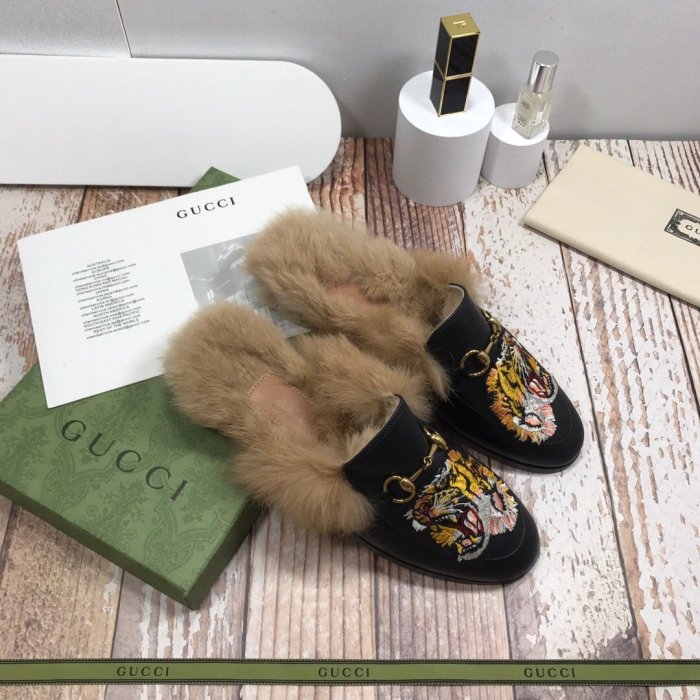 flat fur shoes, size 35-44, with box, SS70-812