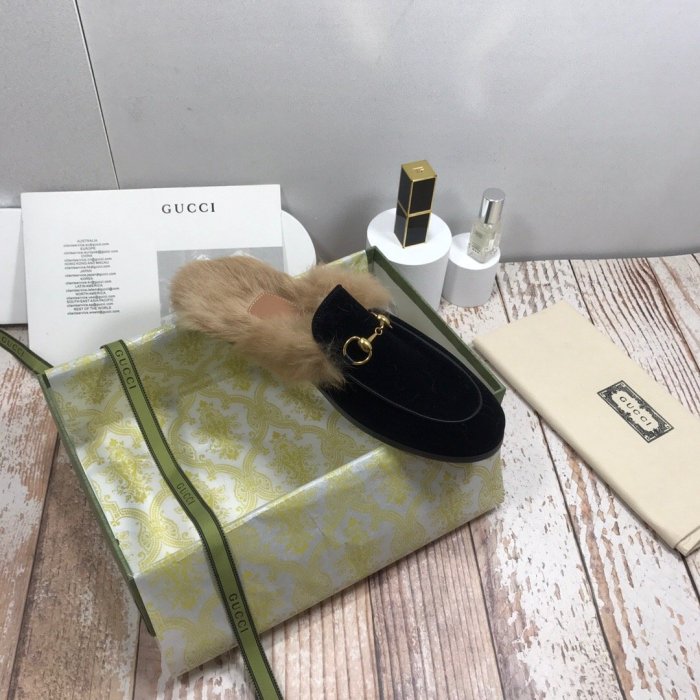 flat fur shoes, size 35-44, with box, SS70-811