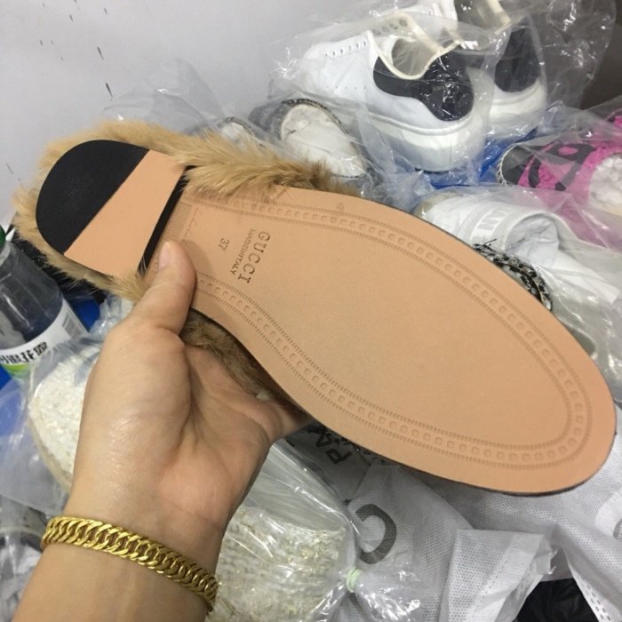 flat fur shoes, size 35-44, with box, SS70-809