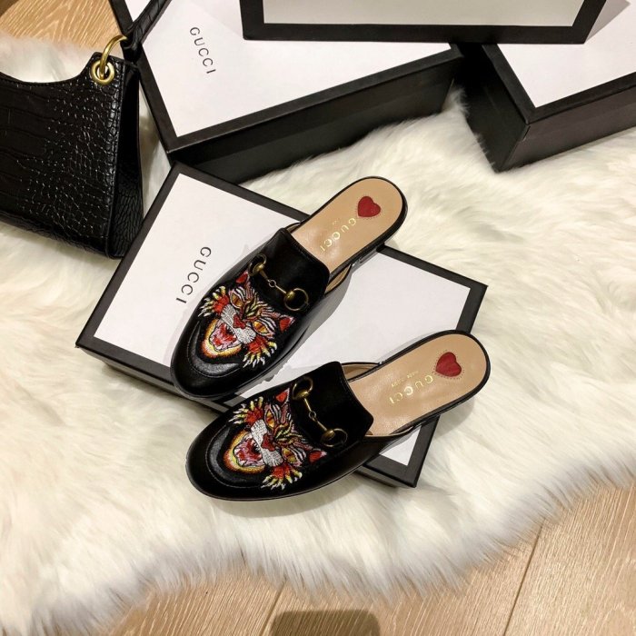 flat sandals slippers shoes  size 35-44, with box, SS60-771