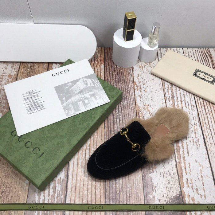 flat fur shoes, size 35-44, with box, SS70-811