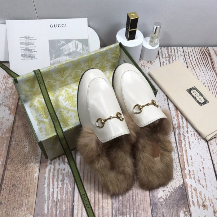 flat fur shoes, size 35-44, with box, SS70-819