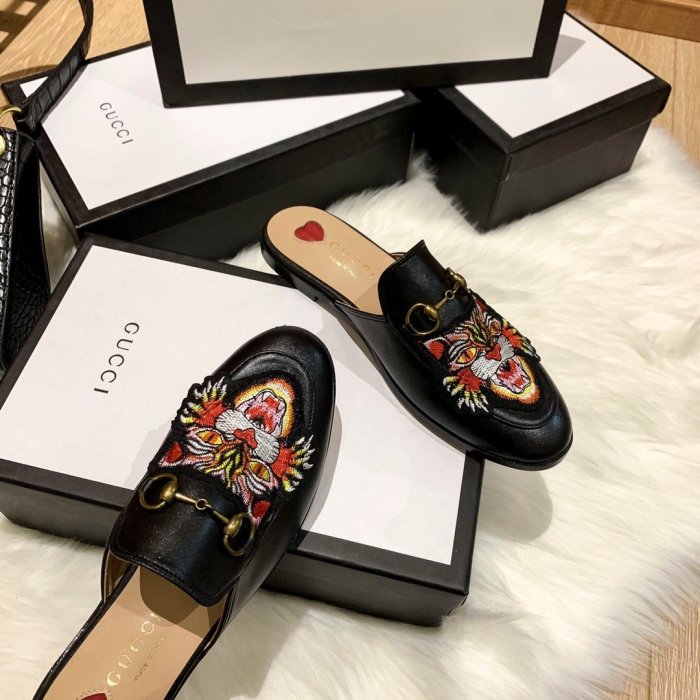 flat sandals slippers shoes  size 35-44, with box, SS60-771