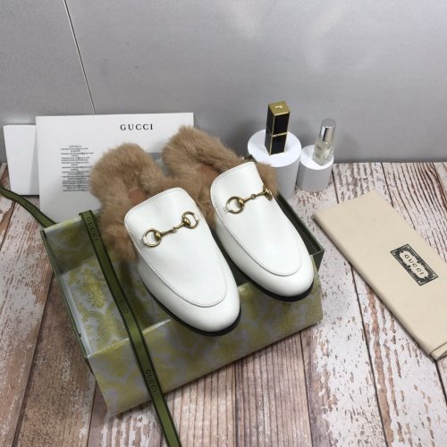 flat fur shoes, size 35-44, with box, SS70-820