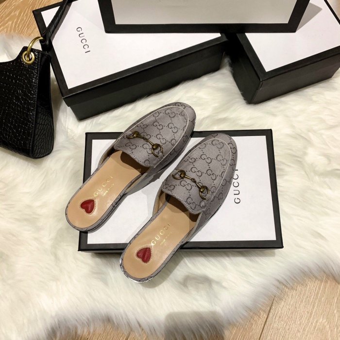 flat sandals slippers shoes  size 35-44,with box, SS60-770