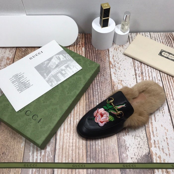 flat fur shoes, size 35-44, with box, SS70-816