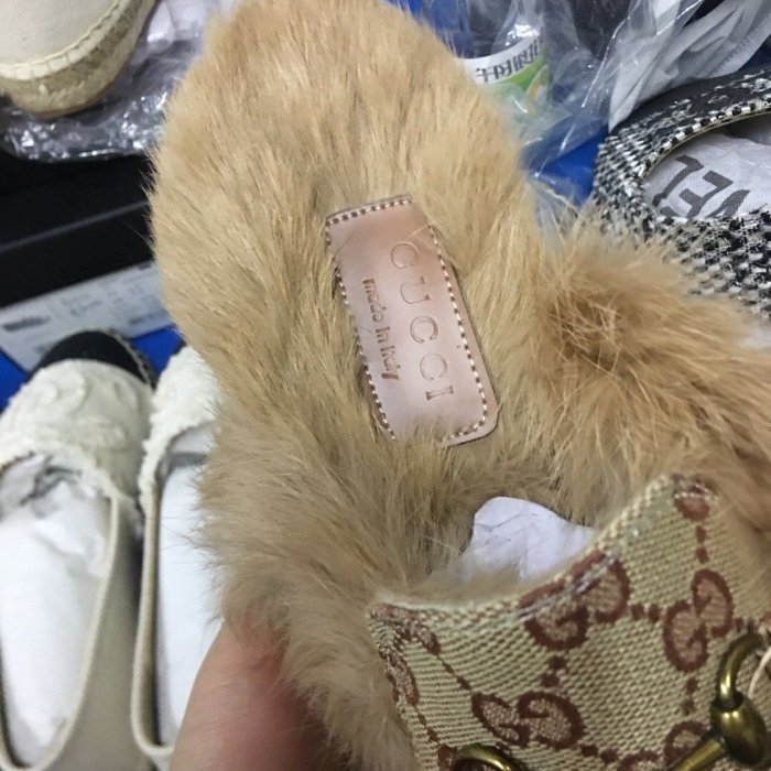 flat fur shoes, size 35-44, with box, SS70-275