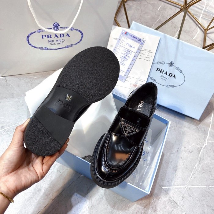 Women flat shoes, size 35-40  with box, SS60-880