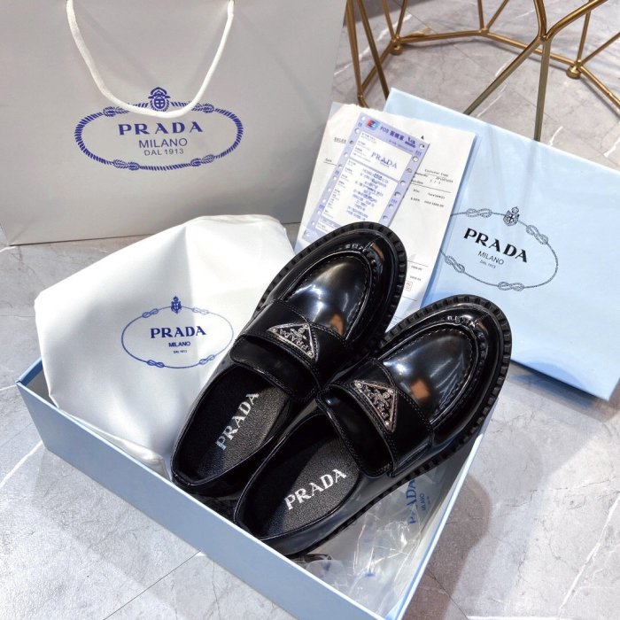 Women flat shoes, size 35-40  with box, SS60-880