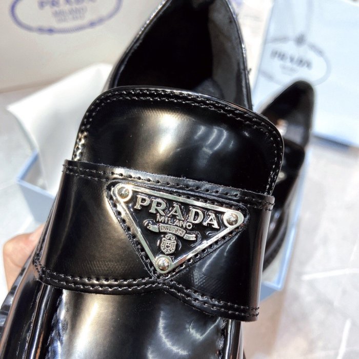 Women flat shoes, size 35-40  with box, SS60-880