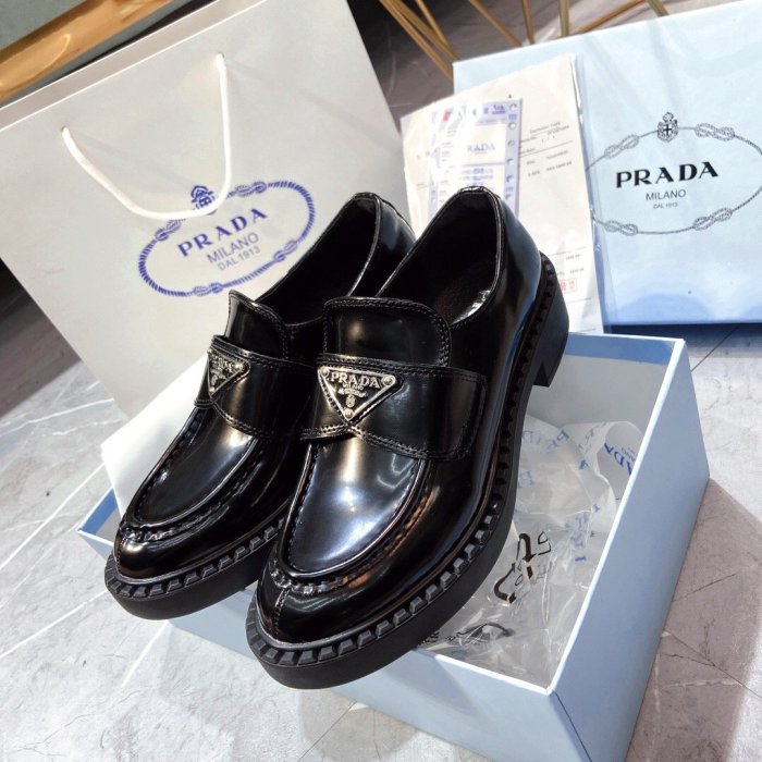 Women flat shoes, size 35-40  with box, SS60-880