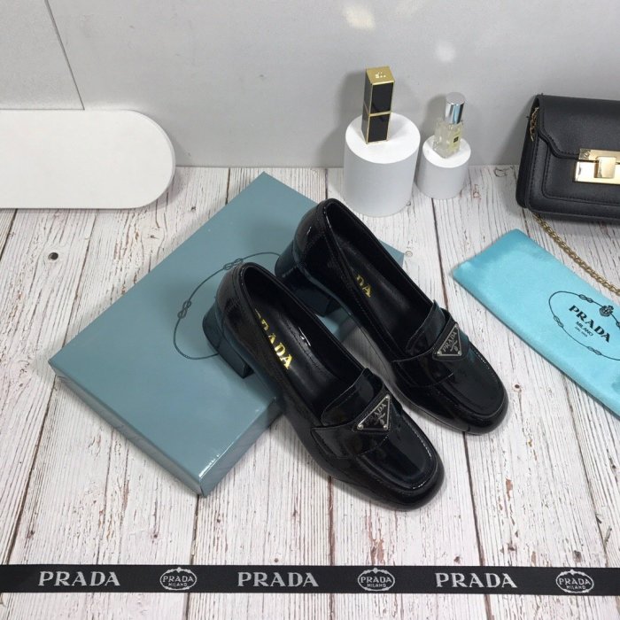 Women flat shoes, size 35-40, with box , SS70-997-998