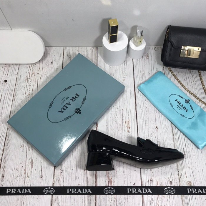Women flat shoes, size 35-40, with box , SS70-997-998