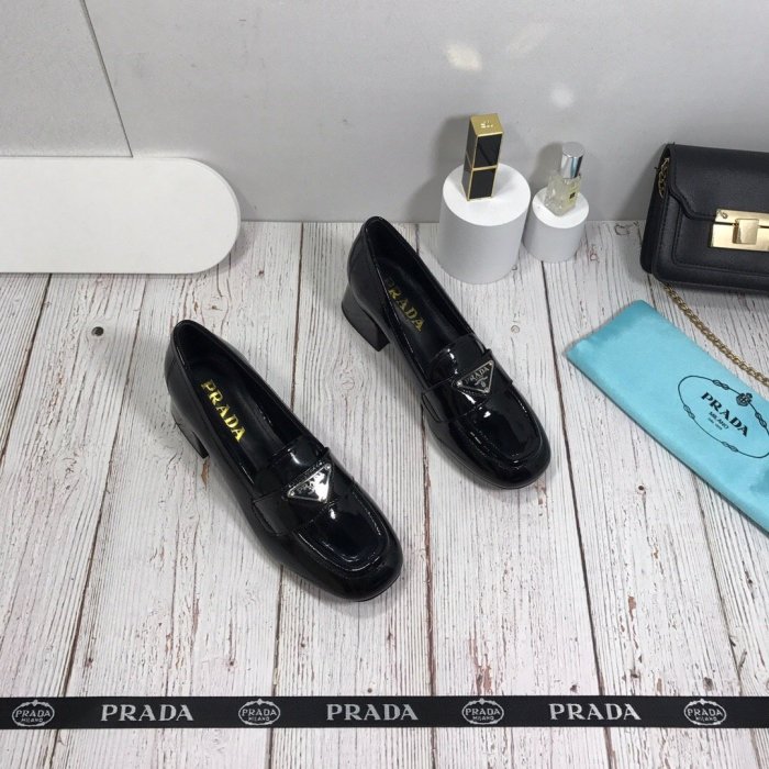Women flat shoes, size 35-40, with box , SS70-997-998