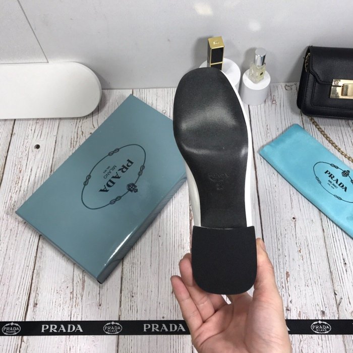 Women flat shoes, size 35-40, with box , SS70-997-998