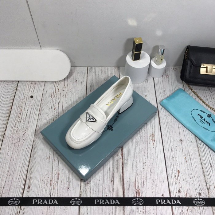 Women flat shoes, size 35-40, with box , SS70-997-998