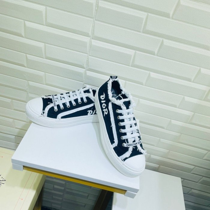 Women flat shoes, size 35-42, with box , SS70-990-993