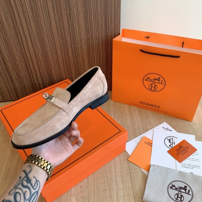 Women flat shoes, size 35-42, with box, SS70-1068