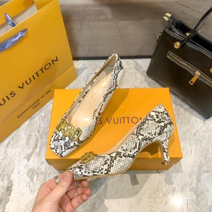 Women heel shoes,size 35-43, with box, SS70-1101-1104