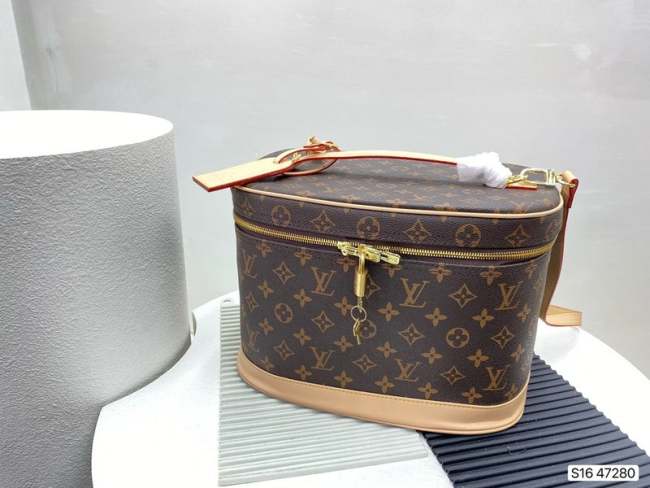 size:31*21cm split leather,AAAA,no box,Cosmetic bag,B75-2101