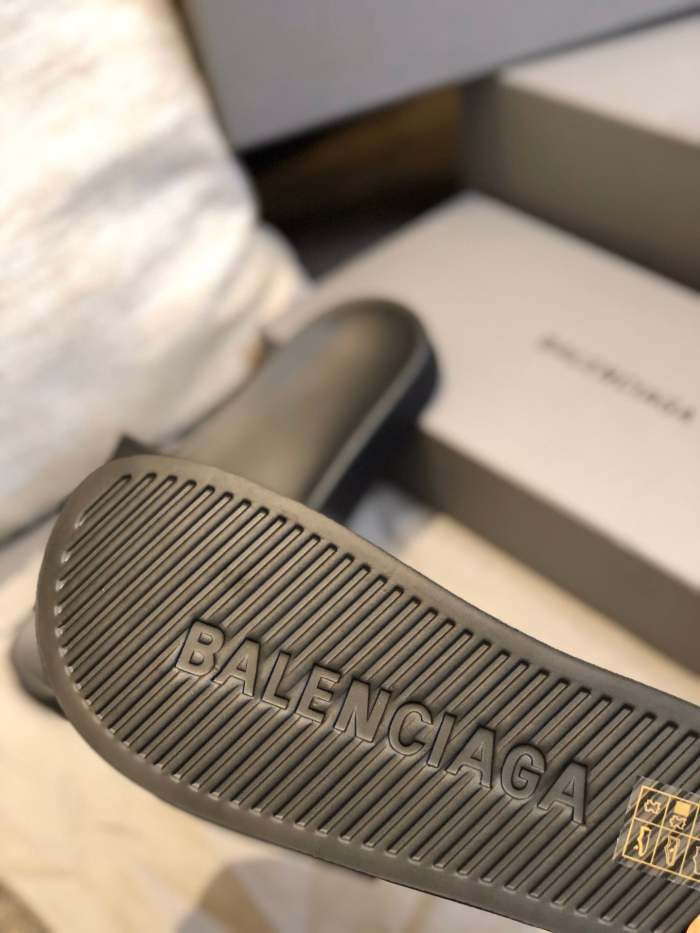 Flat leather sandals slippers , size 35-40  , with box,  SS50-893-898