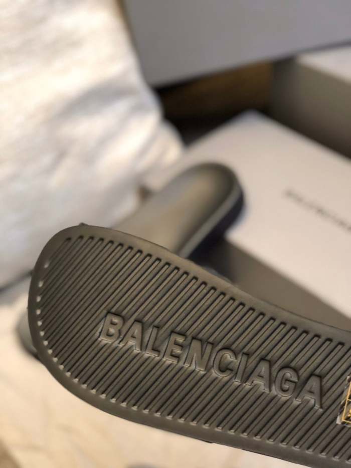 Flat leather sandals slippers , size 35-40  , with box,  SS50-893-898