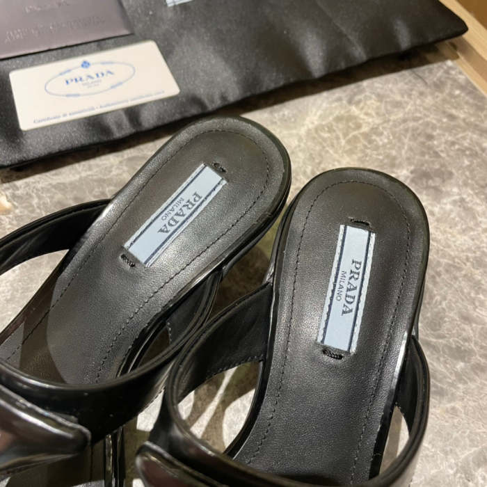 Flat leather sandals slippers , size 35-40 , with box, SS60-1384-1389