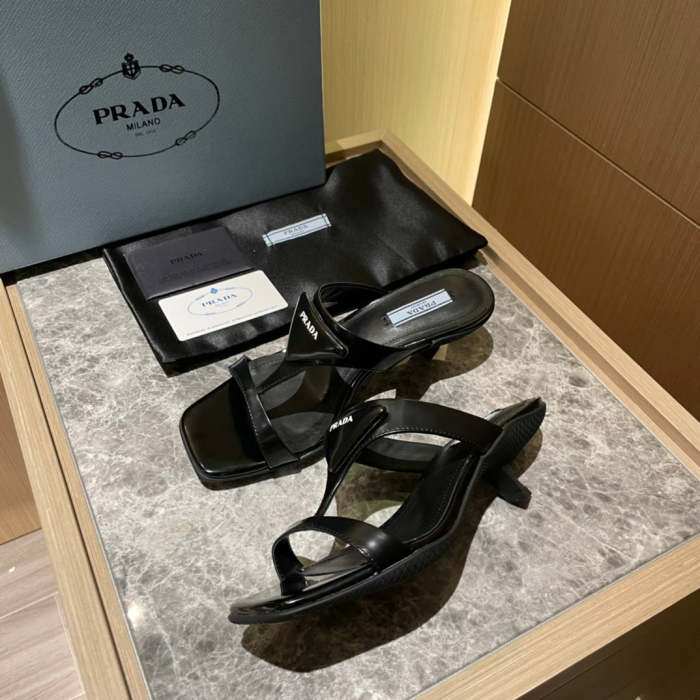 Flat leather sandals slippers , size 35-40 , with box, SS60-1384-1389
