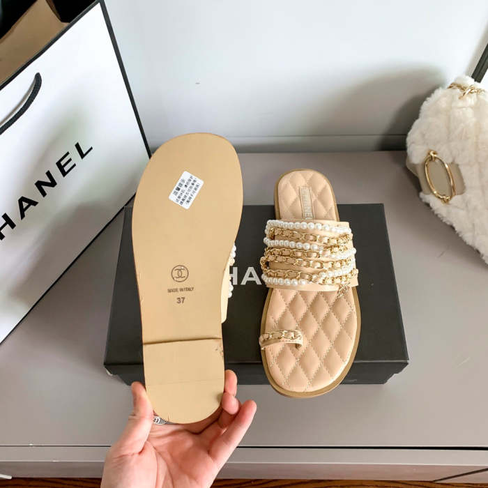 Flat leather sandals slippers , size 34-40 ,with box, SS60-1426-1427