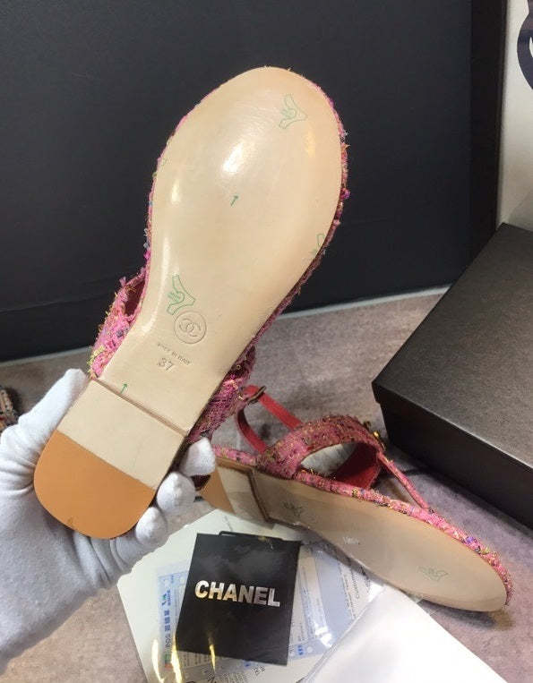 Flat leather sandals slippers , size 35-40 ,with box, SS70-1224-1225