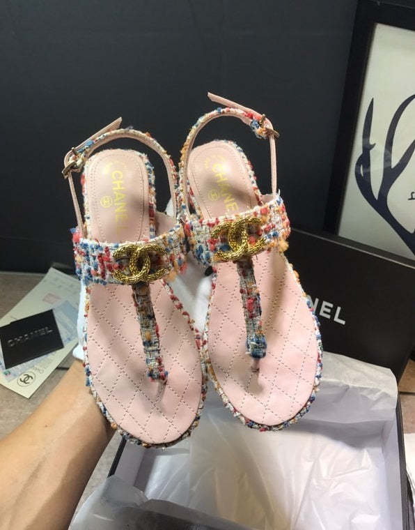 Flat leather sandals slippers , size 35-40 ,with box, SS70-1224-1225