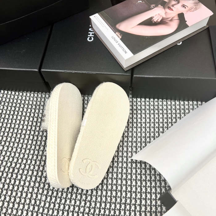 Flat leather sandals slippers , size 35-41 ,with box, SS60-1428-1429