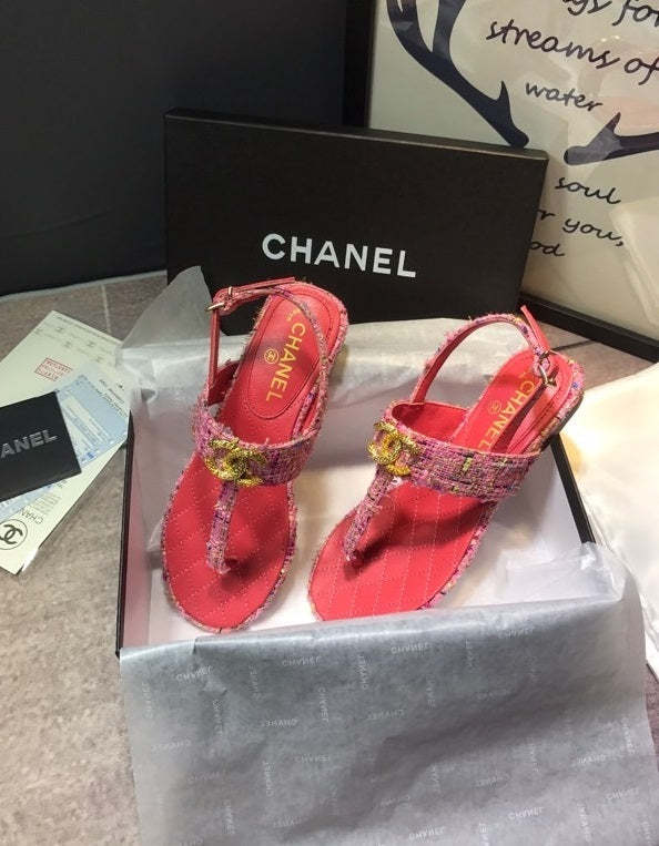 Flat leather sandals slippers , size 35-40 ,with box, SS70-1224-1225