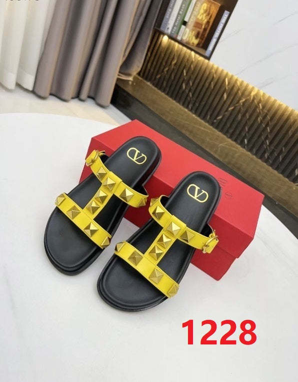 Flat leather sandals slippers , size 35-40 ,with box, SS70-1226-1231