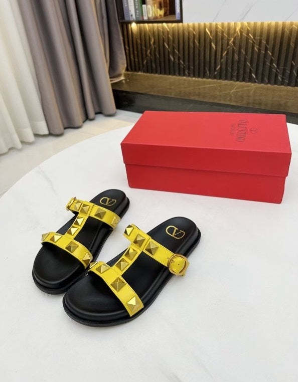 Flat leather sandals slippers , size 35-40 ,with box, SS70-1226-1231