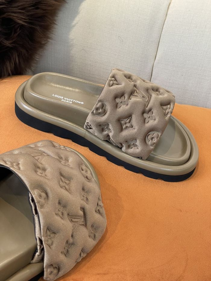 Flat leather sandals slippers , size 35-41 ,with box, SS60-1454-1458