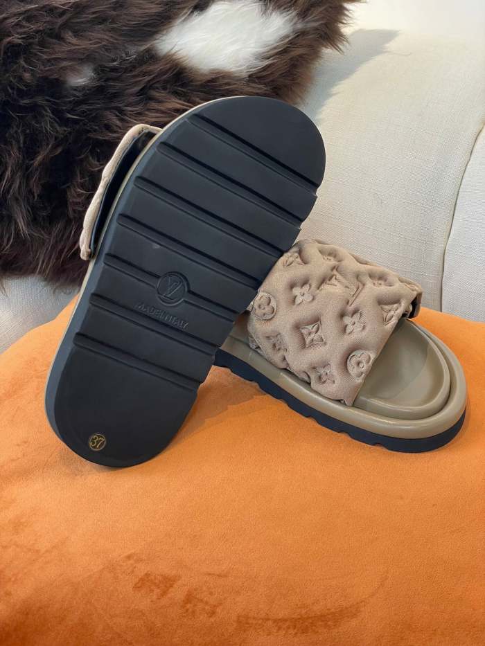 Flat leather sandals slippers , size 35-41 ,with box, SS60-1454-1458