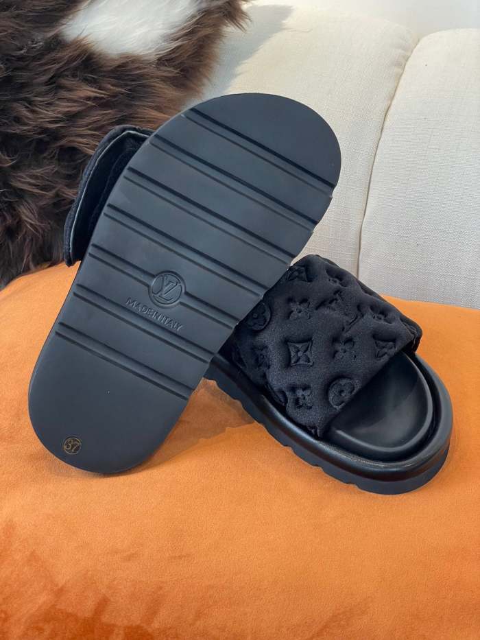 Flat leather sandals slippers , size 35-41 ,with box, SS60-1454-1458