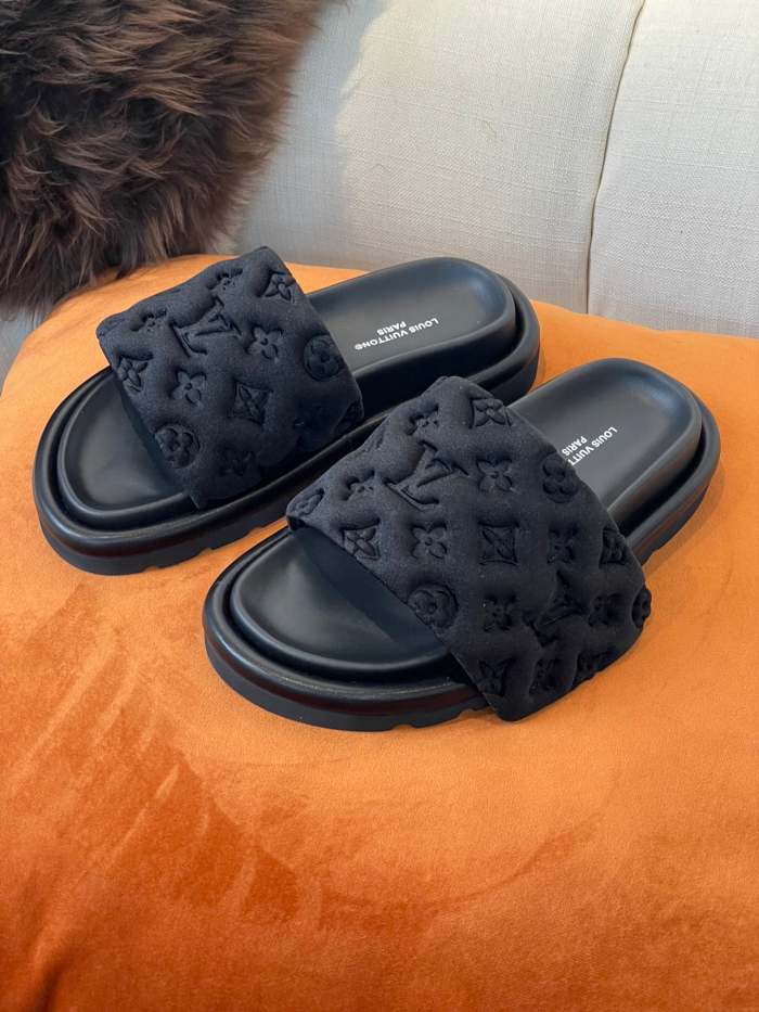 Flat leather sandals slippers , size 35-41 ,with box, SS60-1454-1458