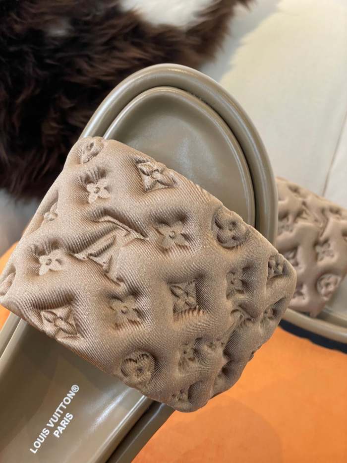 Flat leather sandals slippers , size 35-41 ,with box, SS60-1454-1458