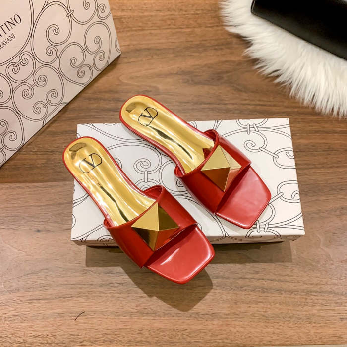 Flat leather sandals slippers , size 35-40 ,with box, SS50-907-912